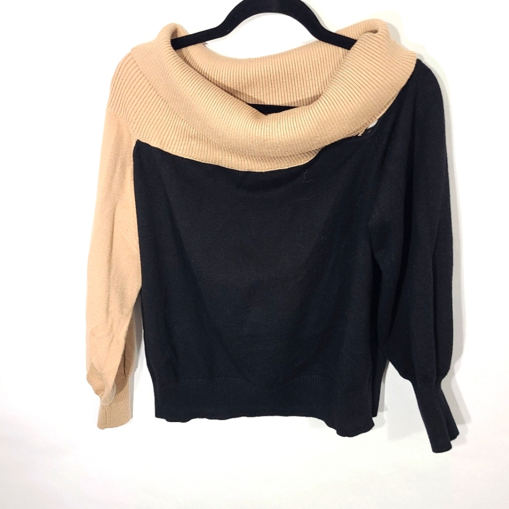 Summerhaus Women's Size Medium Black and Beige Sweater Top Cold Shoulder‎ Office